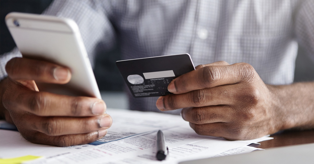 Um guia completo sobre como escolher o melhor cartão de crédito e evitar anuidades caras